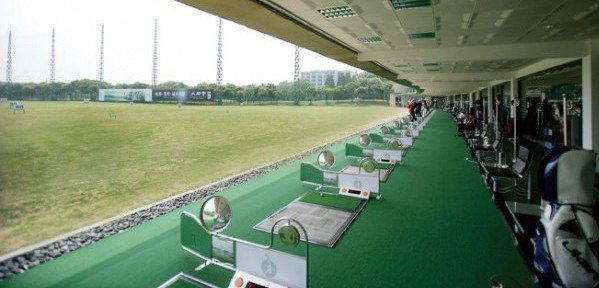 上海大都会ゴルフ練習場　ドライビングレンジ　上海打ちっぱなし