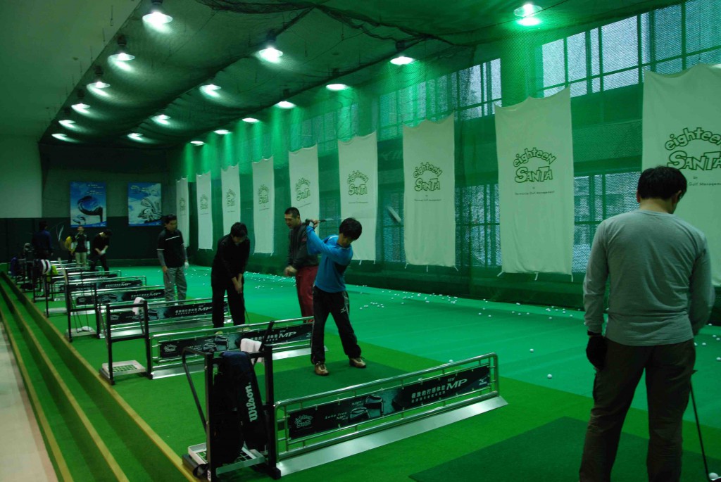 虹橋エリアのゴルフ練習施設太陽広場　上海GOLF